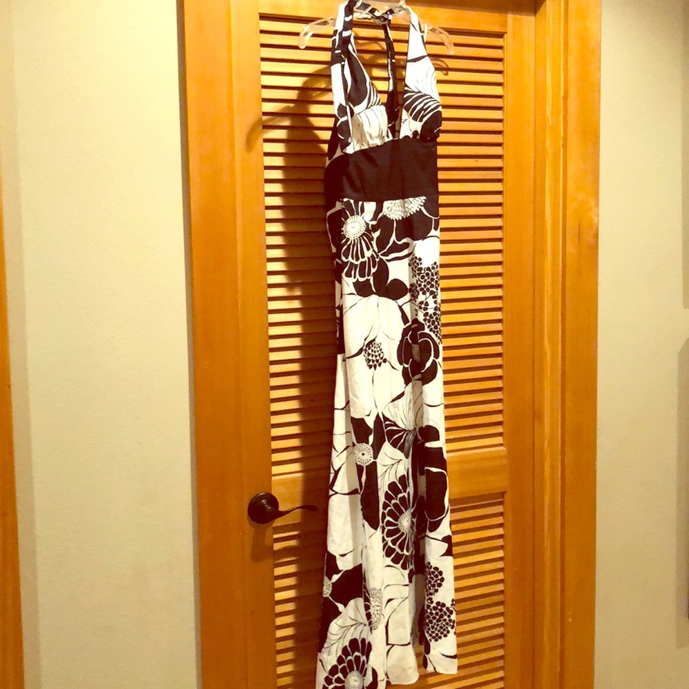 Summer halter dress in tropical print!